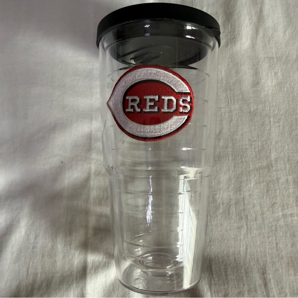Cincinnati Reds, 24oz DOUBLE WALL, TUMBLER FROM TERVIS WITH BLACK LID INCLUDED